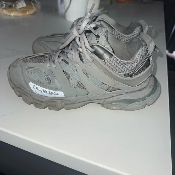 Balenciaga - Picture 2 of 4